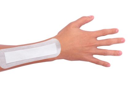 Island Dressing. Case of 100 Adhesive Dressings 4" x 14" for Wound Protection. Sterile dressings with Non-Adherent Island pad. Single use & Latex-Free